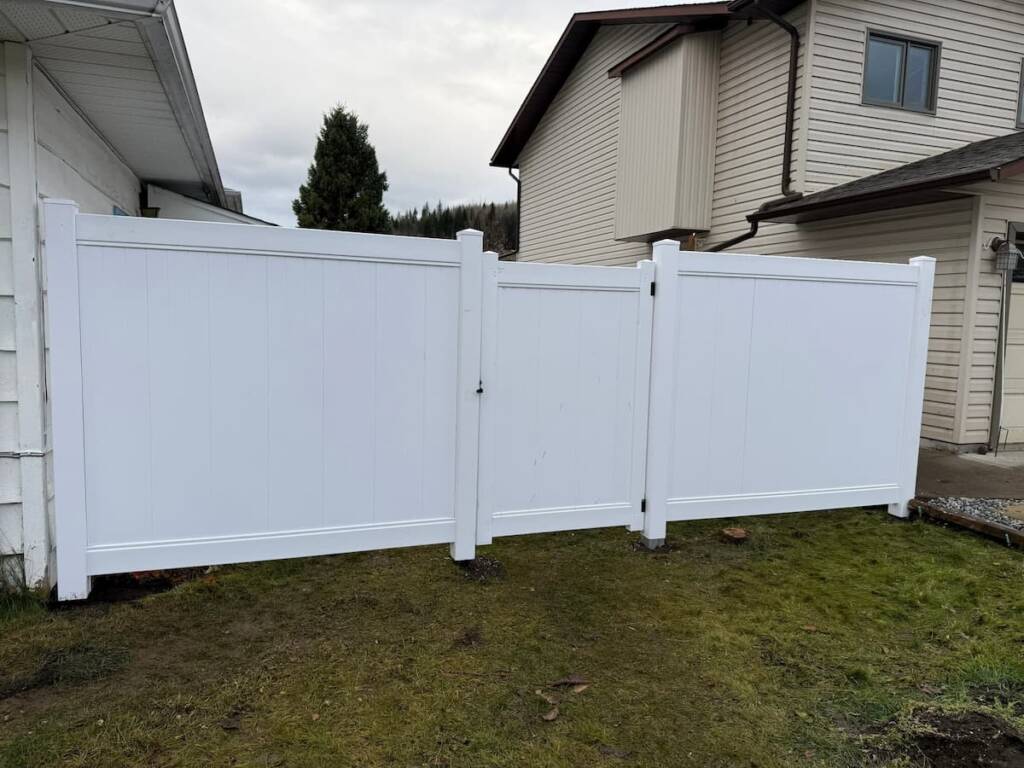 white vinyl privacy fence installation prince george